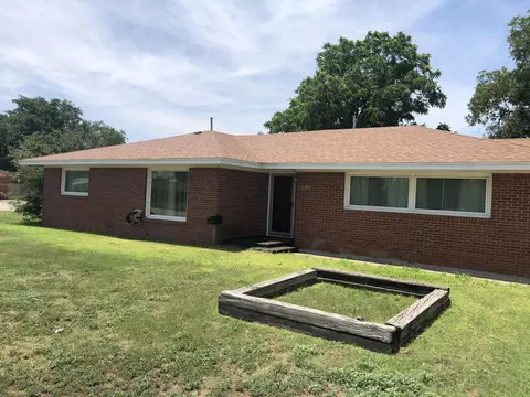 804 S Broadway St, Plainview, TX 79072