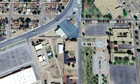 106 Clubview Dr, Levelland, TX 79336