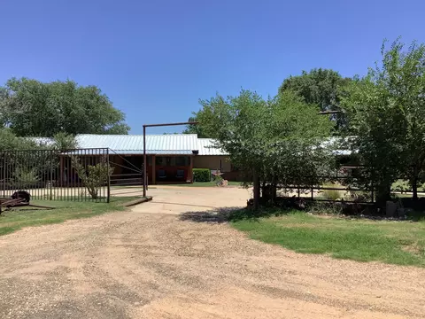 1203 S Date St, Plainview, TX 79072 photo 1