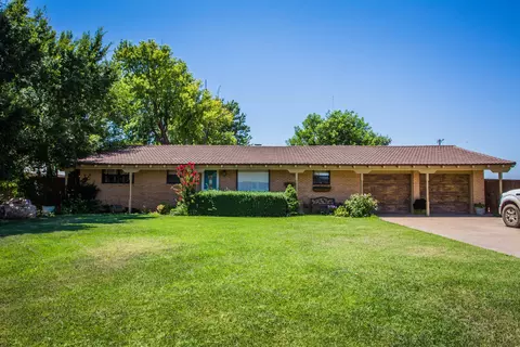 100 Loretta St, Silverton, TX 79257
