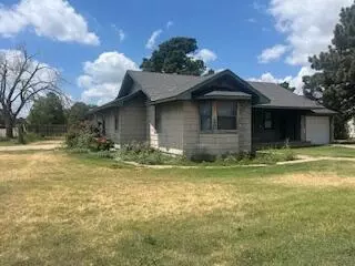 206 S White St, Floydada, TX 79235