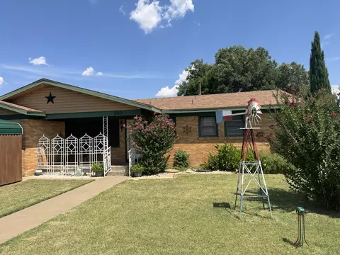 645 S Grain Ave, Crosbyton, TX 79322