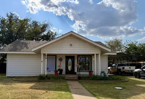 210 S Grain Ave, Crosbyton, TX 79322