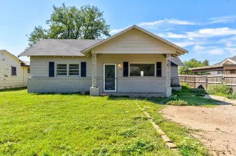 214 E 6th St, Idalou, TX 79329