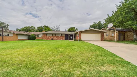 1107 Garland, Plainview, TX 79072 photo 1