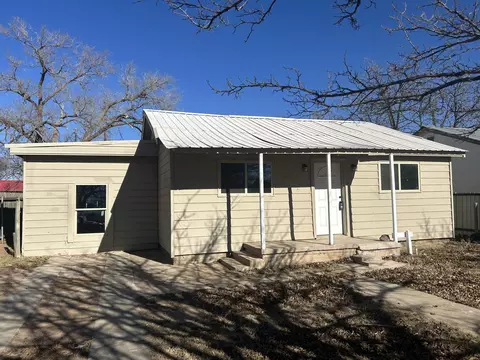 1615 Grant St, Levelland, TX 79336