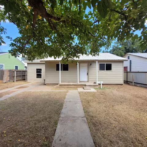 1615 Grant St, Levelland, TX 79336