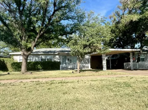 1413 Utica, Plainview, TX 79072 photo 1