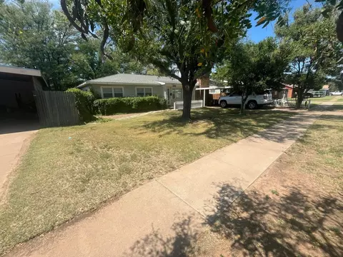 1413 Utica, Plainview, TX 79072 photo 4