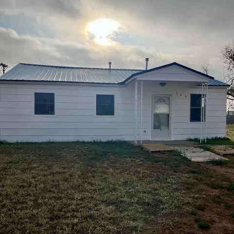 303 Ave F, Levelland, TX 79336