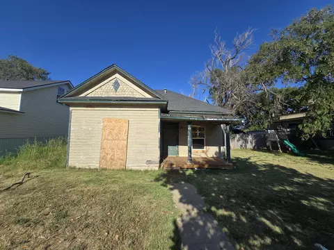 711 Fresno, Plainview, TX 79072