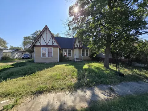 1004 Nassau, Plainview, TX 79072