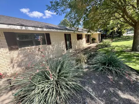 1412 Ebeling Dr, Plainview, TX 79072 photo 6