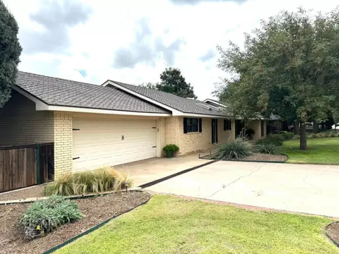 1412 Ebeling Dr, Plainview, TX 79072 photo 2