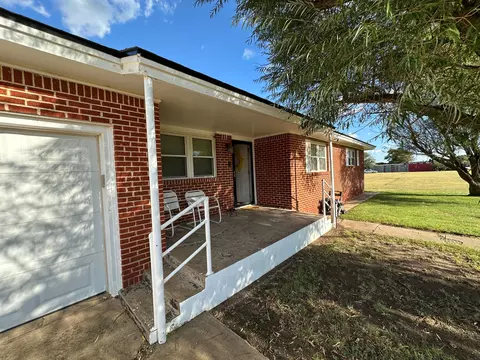 1101 Pulitzer St, Silverton, TX 79257