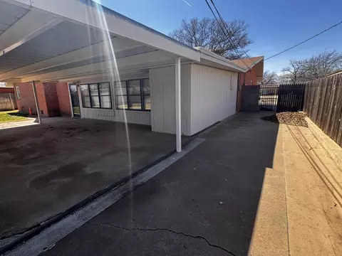 Exterior - 1304 Floydada, Plainview, TX 79072 photo 10 of 12