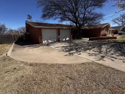 Exterior - 1304 Floydada, Plainview, TX 79072 photo 4 of 12