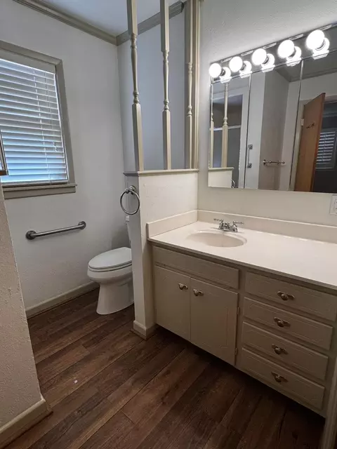 Bath - 1304 Floydada, Plainview, TX 79072 photo 1 of 6