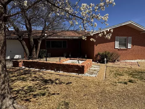 Exterior - 1304 Floydada, Plainview, TX 79072 photo 2 of 12