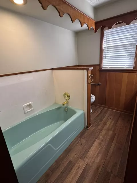 Bath - 1304 Floydada, Plainview, TX 79072 photo 5 of 6