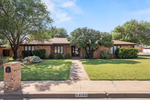 2102 Longhorn Dr, Levelland, TX 79336