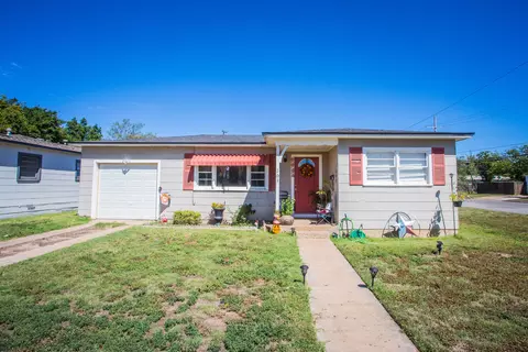 301 14th St, Levelland, TX 79336