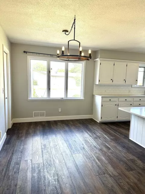 Dining - 819 Holliday Dr, Plainview, TX 79072 photo 2 of 2