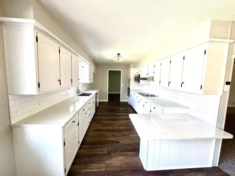 Kitchen - 819 Holliday Dr, Plainview, TX 79072 photo 2 of 2