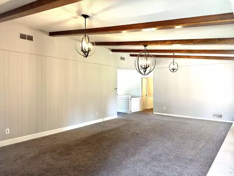 Living - 819 Holliday Dr, Plainview, TX 79072 photo 3 of 5