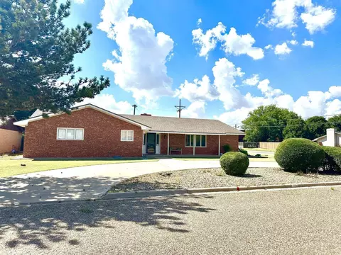 Exterior - 819 Holliday Dr, Plainview, TX 79072 photo 3 of 11