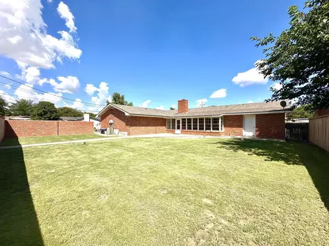 Exterior - 819 Holliday Dr, Plainview, TX 79072 photo 9 of 11