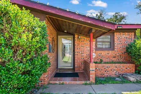 2513 52nd St, Lubbock, TX 79413