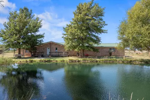 1560 Tx-214, Plains, TX 79355