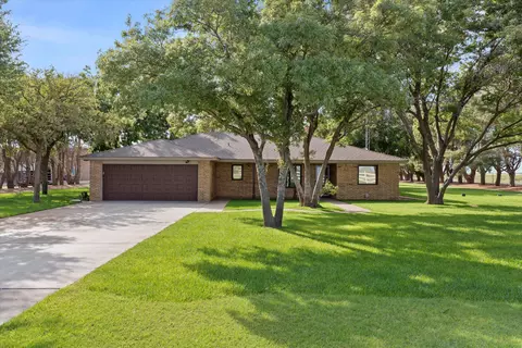 741 Barton Ln, Levelland, TX 79336