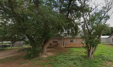906 S Cedar St, Brownfield, TX 79316