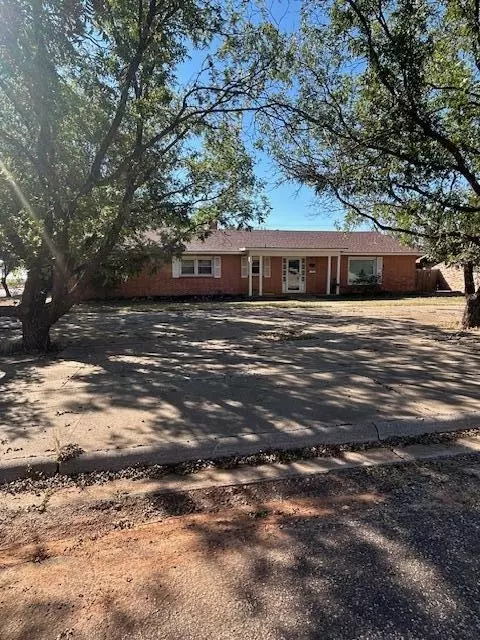 806 E Garfield Ave, Morton, TX 79346