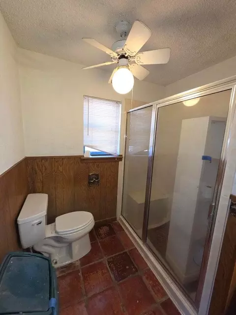 Bath - 1303 Ebeling Dr, Plainview, TX 79072 photo 4 of 6