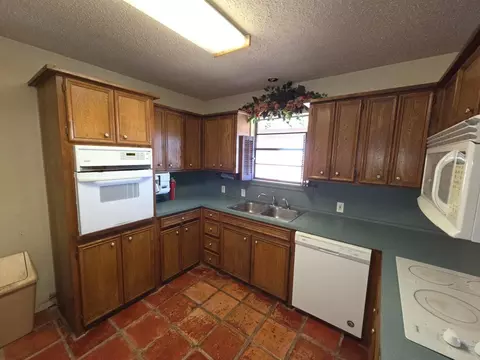 Kitchen - 1303 Ebeling Dr, Plainview, TX 79072 photo 3 of 4