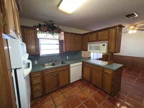 Kitchen - 1303 Ebeling Dr, Plainview, TX 79072 photo 2 of 4