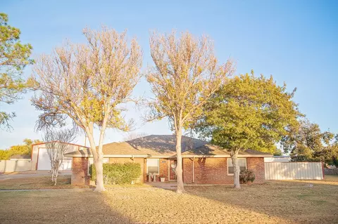 2917 Dove Ln, Denver City, TX 79323