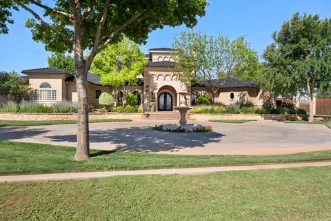 201 Duval Dr, Levelland, TX 79336