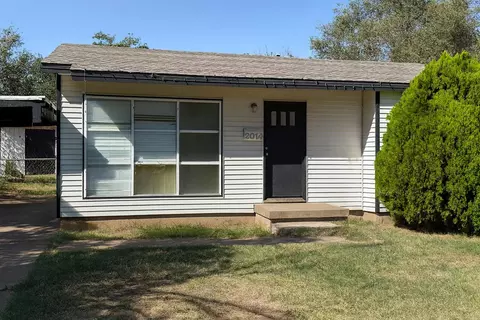 2014 W 20th St, Plainview, TX 79072 photo 1