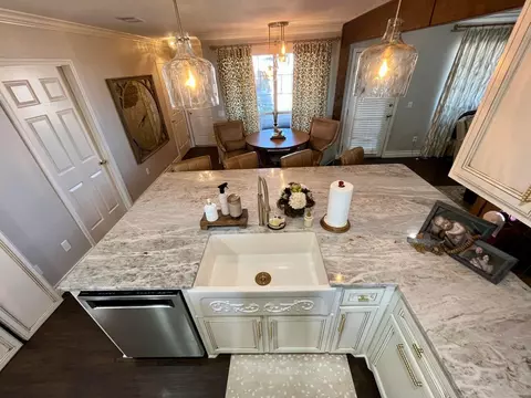 Kitchen - 1942 Co Rd 135, Plainview, TX 79072 photo 6 of 7