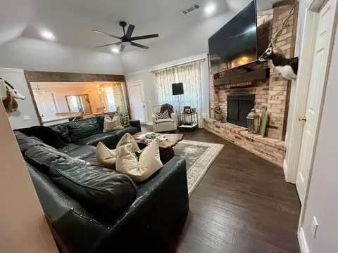 Living - 1942 Co Rd 135, Plainview, TX 79072 photo 3 of 3