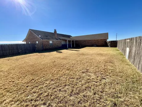 Exterior - 1942 Co Rd 135, Plainview, TX 79072 photo 4 of 24