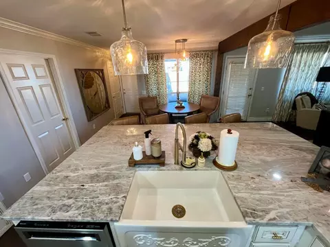 Kitchen - 1942 Co Rd 135, Plainview, TX 79072 photo 2 of 7
