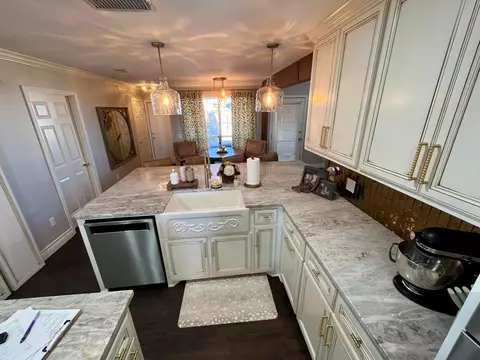 Kitchen - 1942 Co Rd 135, Plainview, TX 79072 photo 7 of 7