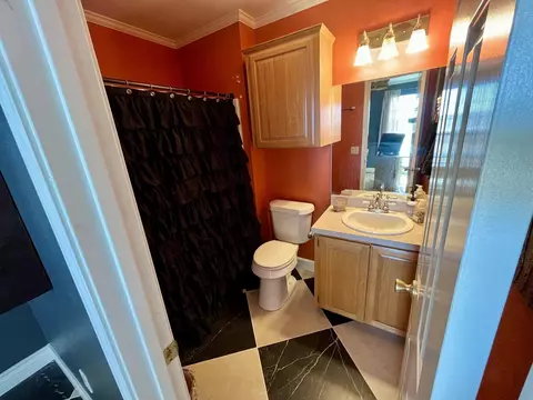 Bath - 1942 Co Rd 135, Plainview, TX 79072 photo 1 of 6