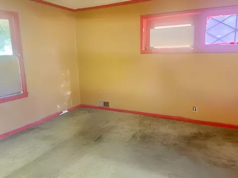 1006 Borger St, Plainview, TX 79072 photo 2