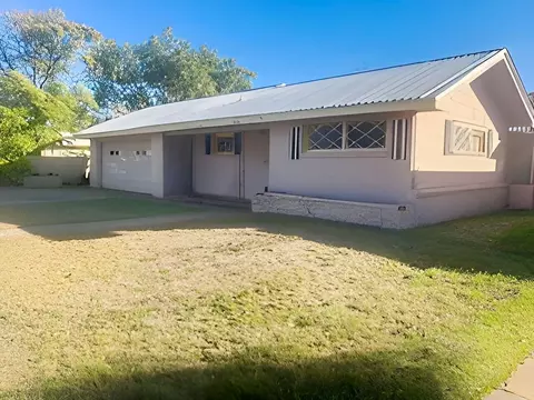 1006 Borger St, Plainview, TX 79072 photo 1